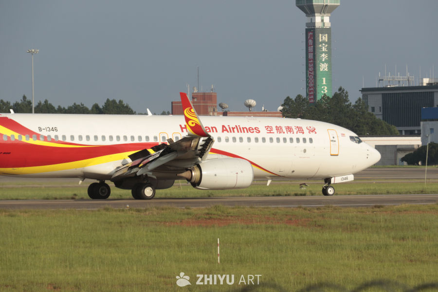 海南航空飞机准备起飞