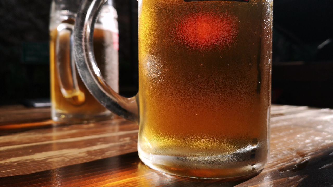 啤酒泡沫杯冷饮料