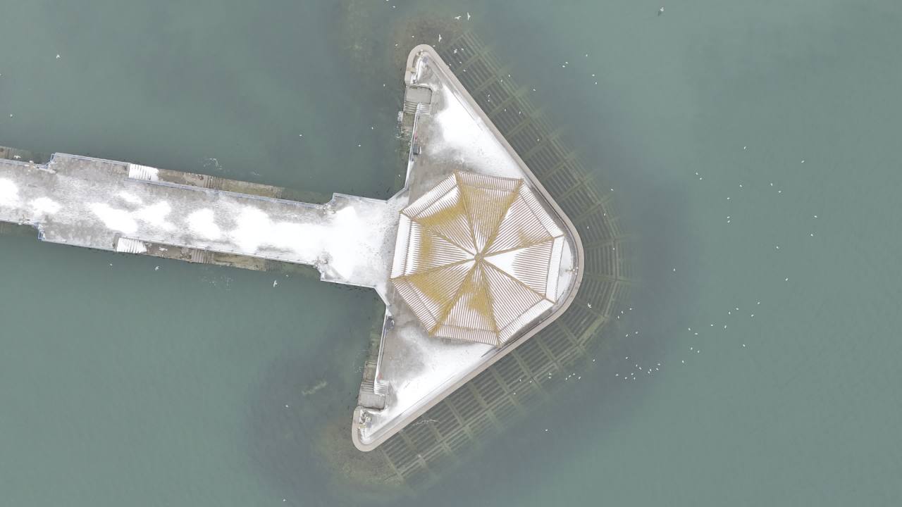 青岛市南老城区栈桥海边雪景航拍 9