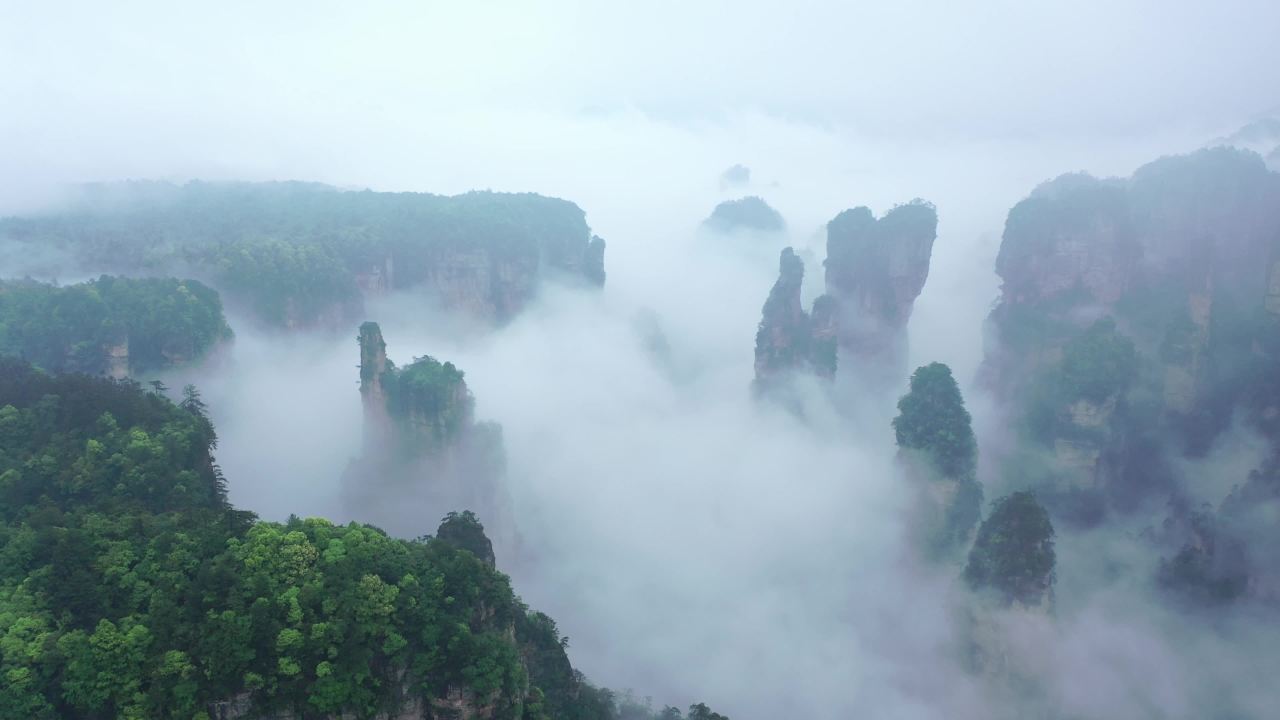 张家界武陵源袁家界唯美云雾