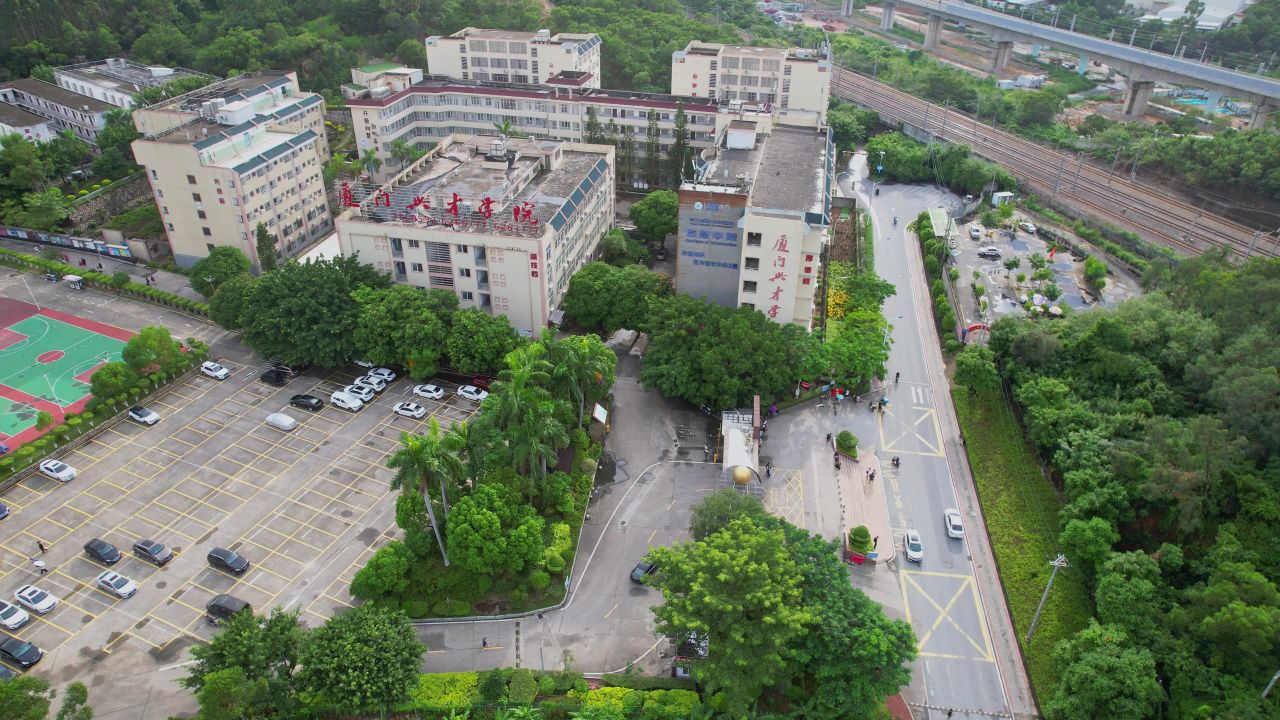 航拍厦门兴才学院合 9