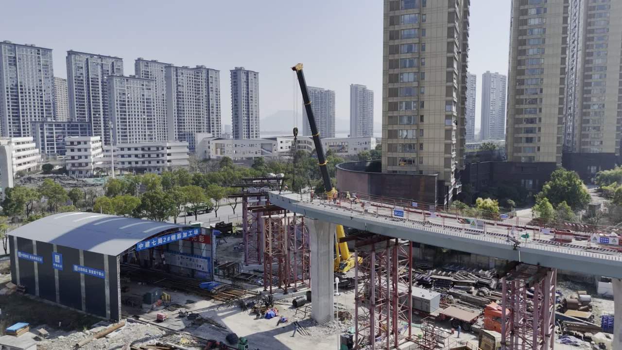 城市建设中的繁忙景象