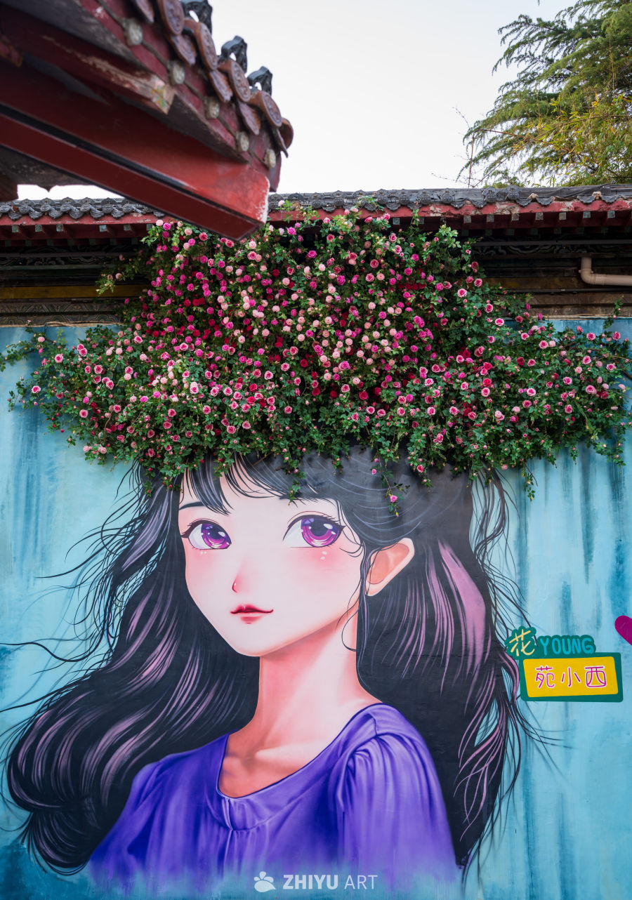 花墙上的紫罗兰女孩