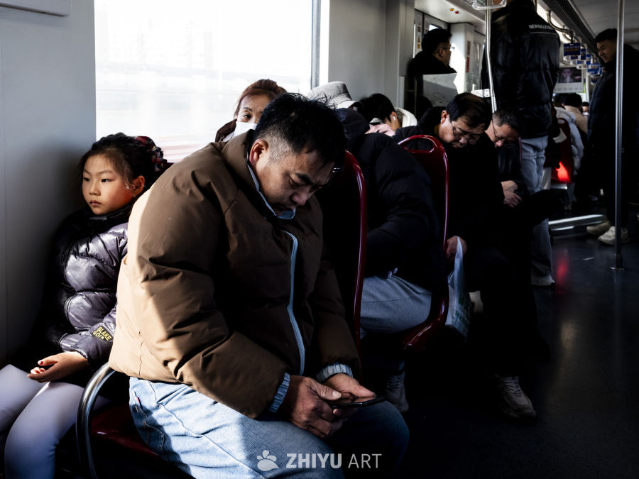 地铁上的宁静时光