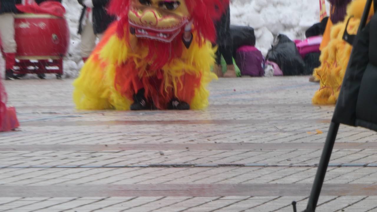 雪地舞狮庆典