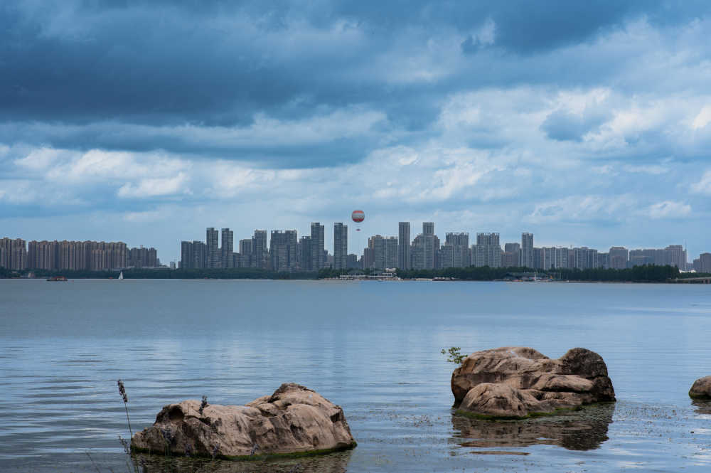 天空与水面