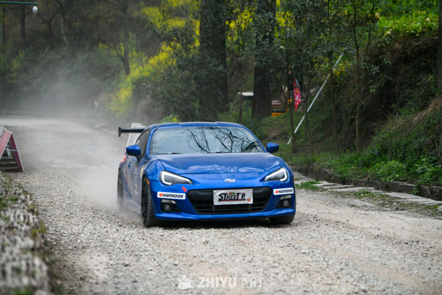公路汽车 1