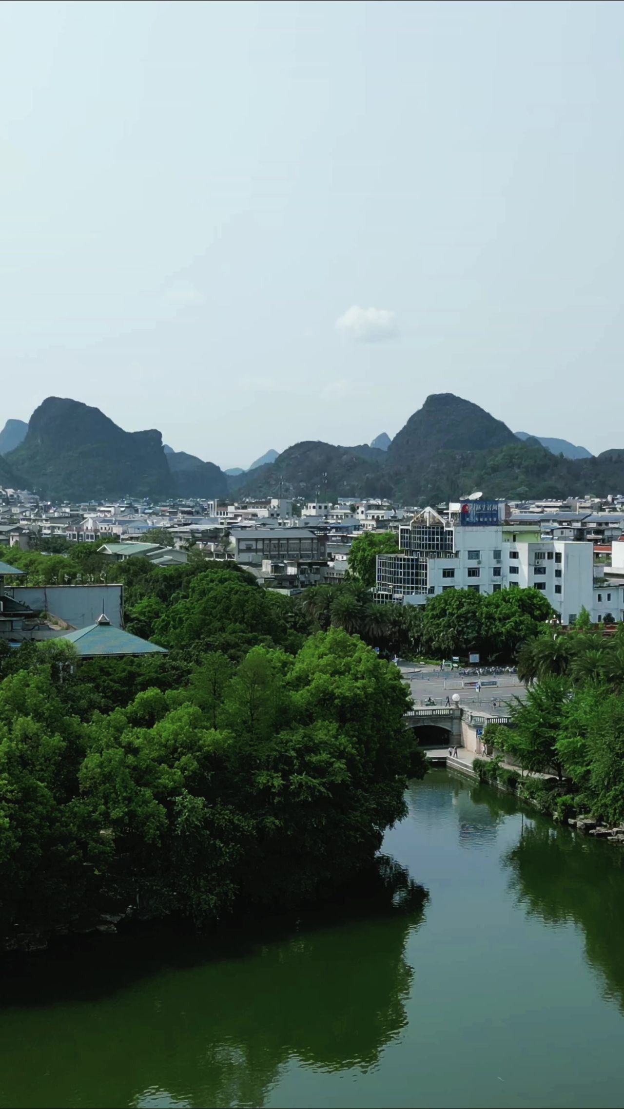 广西桂林城市风光漓江山水航拍竖屏 