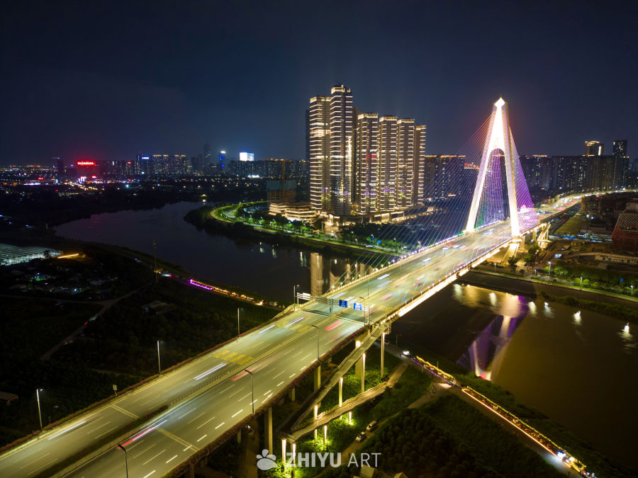 夜幕下的城市桥梁风光