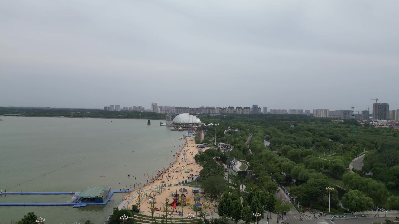  航拍山东聊城湖西带状公园