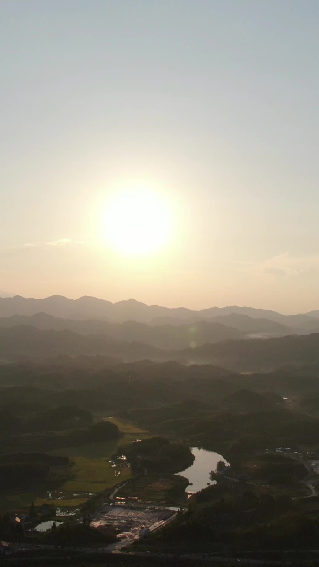 大山日出日落晚霞夕阳竖屏航拍
