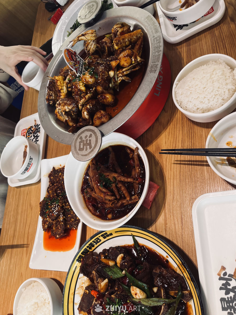 火锅盛宴：海鲜与鸡肉的完美组合