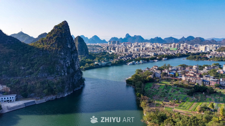 漓江边的山水城市