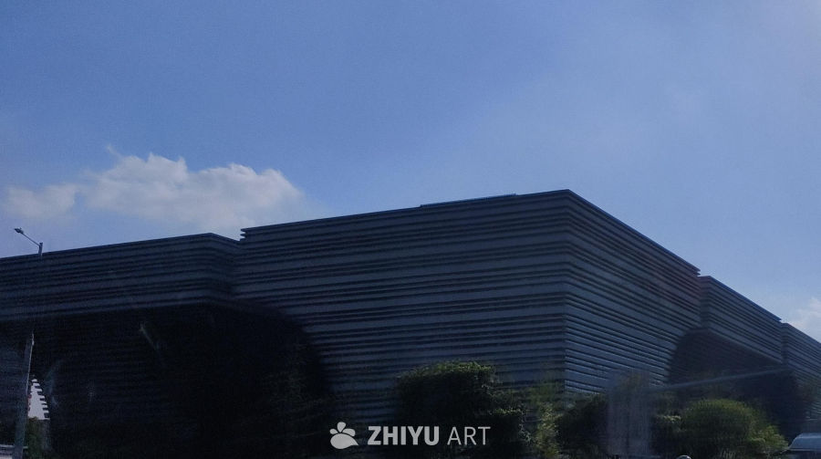 蓝天白云与常州文化广场