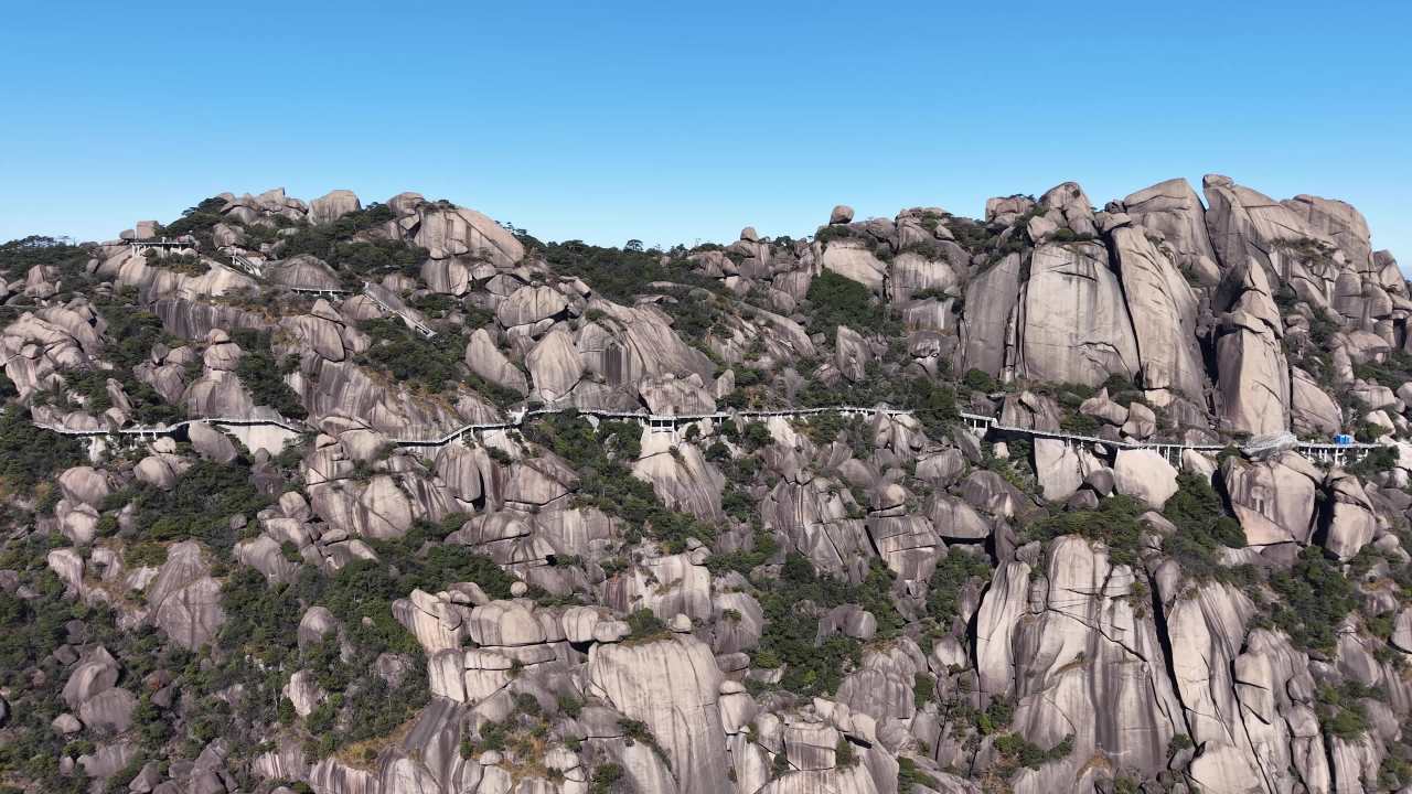 石林栈道上的壮丽景色