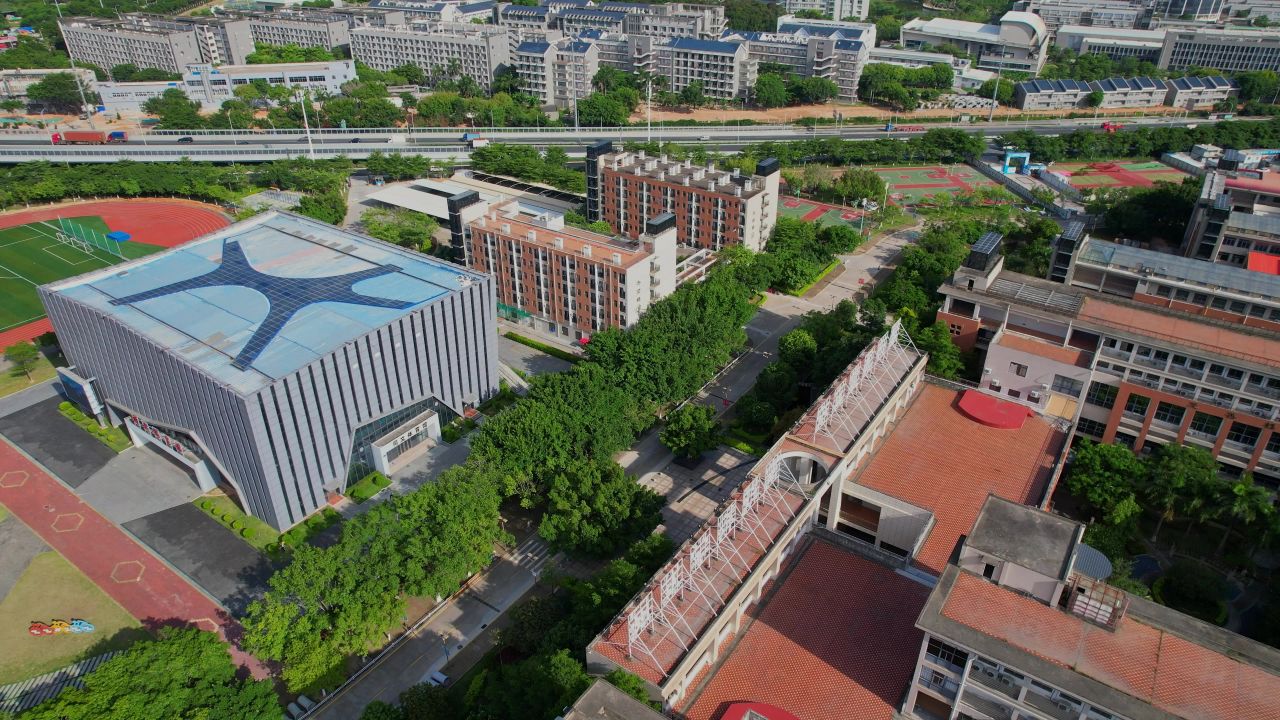 航拍厦门工商旅游学校