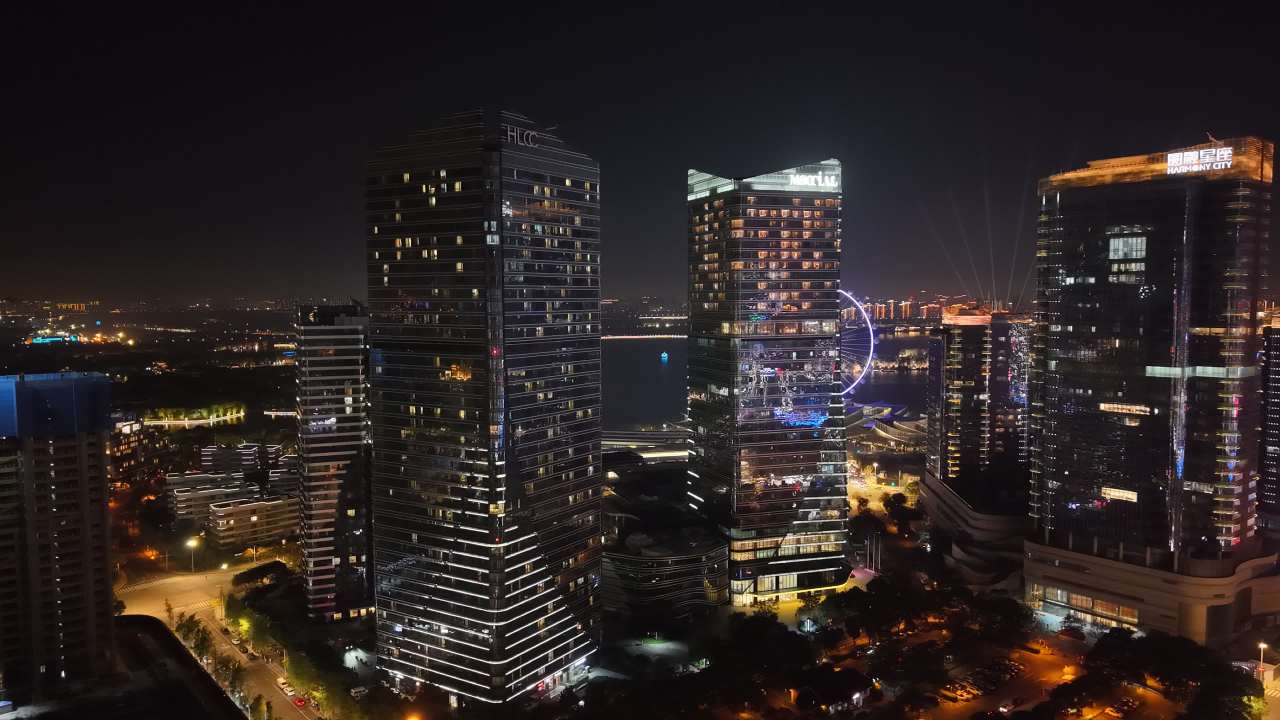 航拍苏州园区夜幕下的城市灯火
