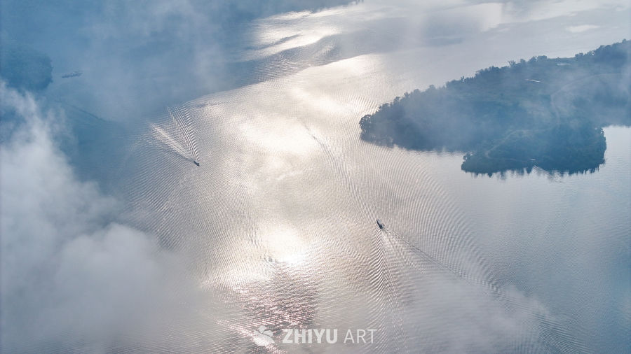 航拍云雾缭绕湖泊美景湖光山色自然风光 6
