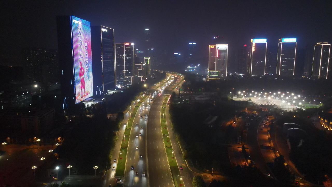 航拍山东济南经十路夜景交通灯光