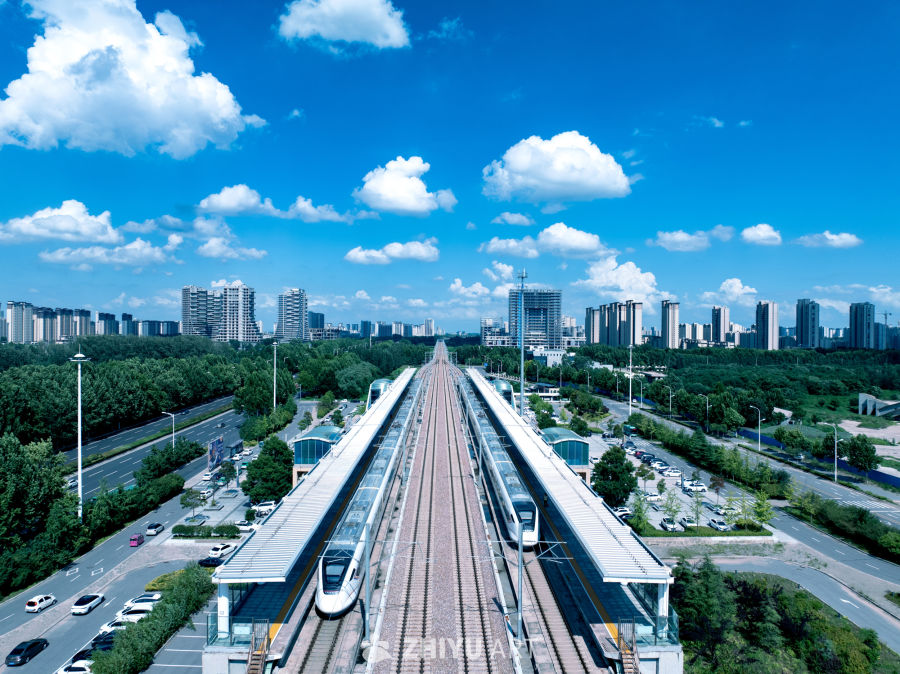 现代都市的高铁站