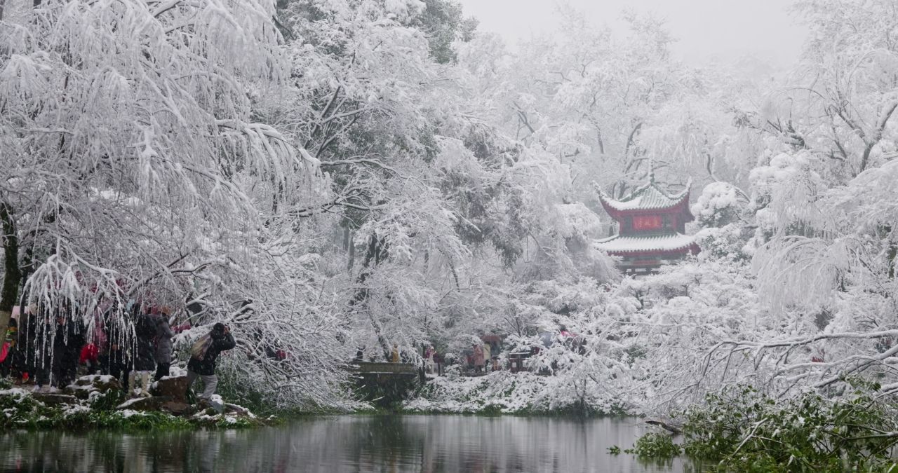 湖南长沙岳麓山爱晚亭城市雪景风光 18