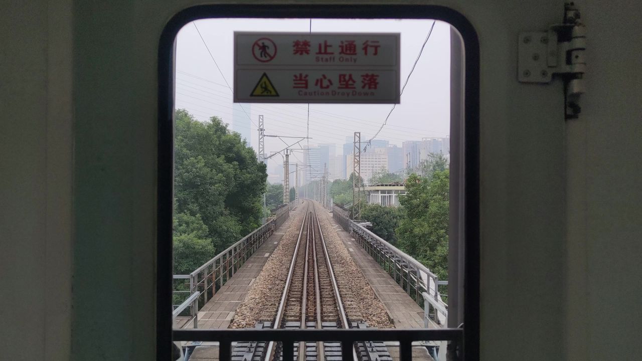 火车行驶轨道实拍 
