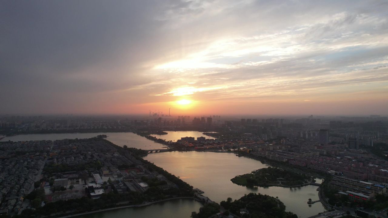 城市夕阳晚霞火烧云夜景降临山东聊城 