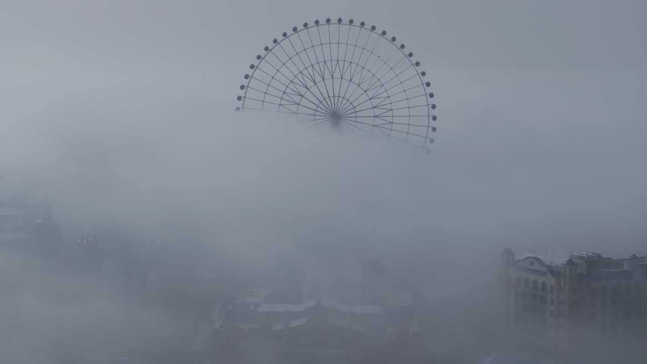 雾中摩天轮