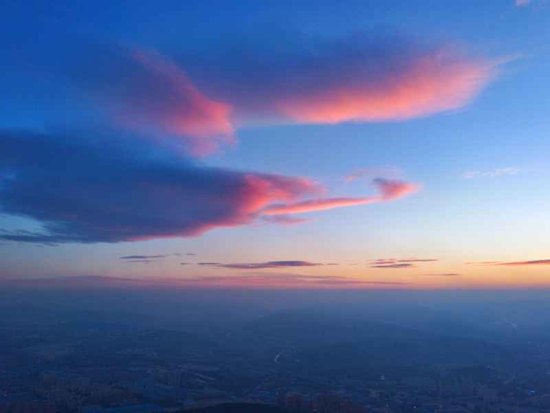 城市上空的云霞
