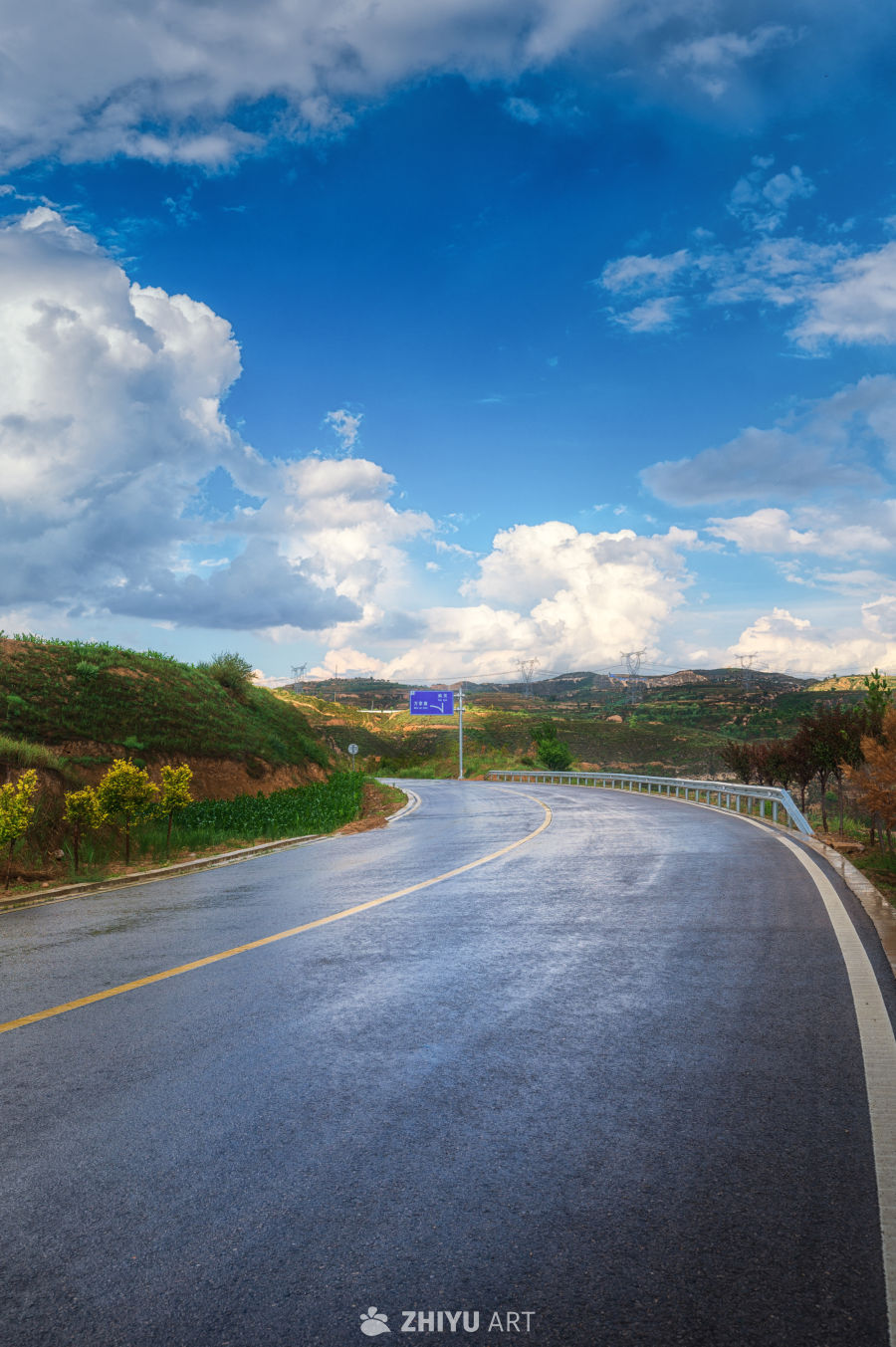 黄土高坡的路途风景