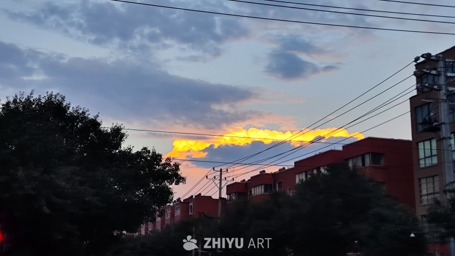 发光的祥云