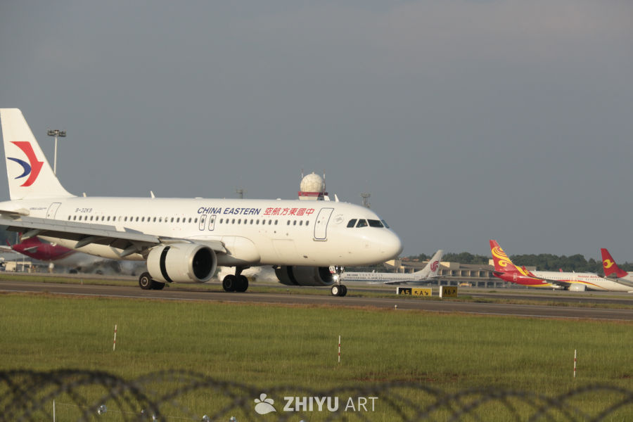 中国东方航空飞机起飞瞬间