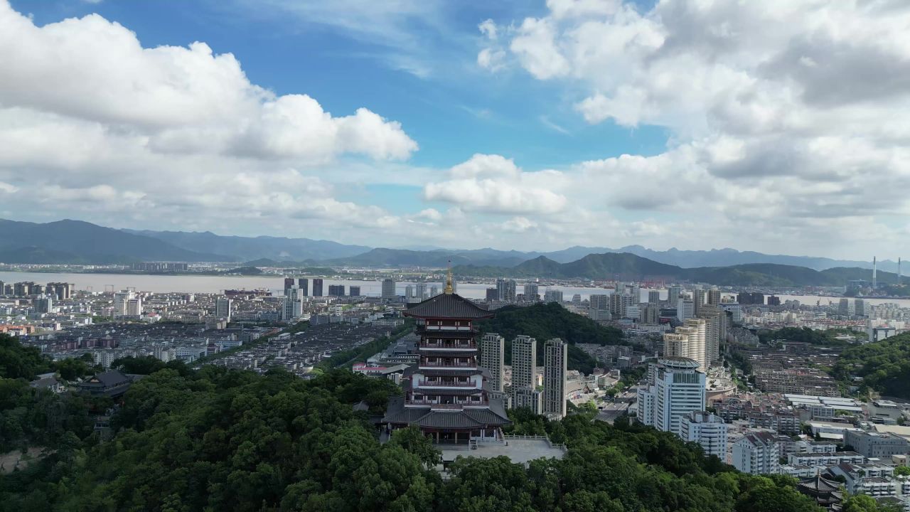  航拍台州白云飞瀑公园白云阁