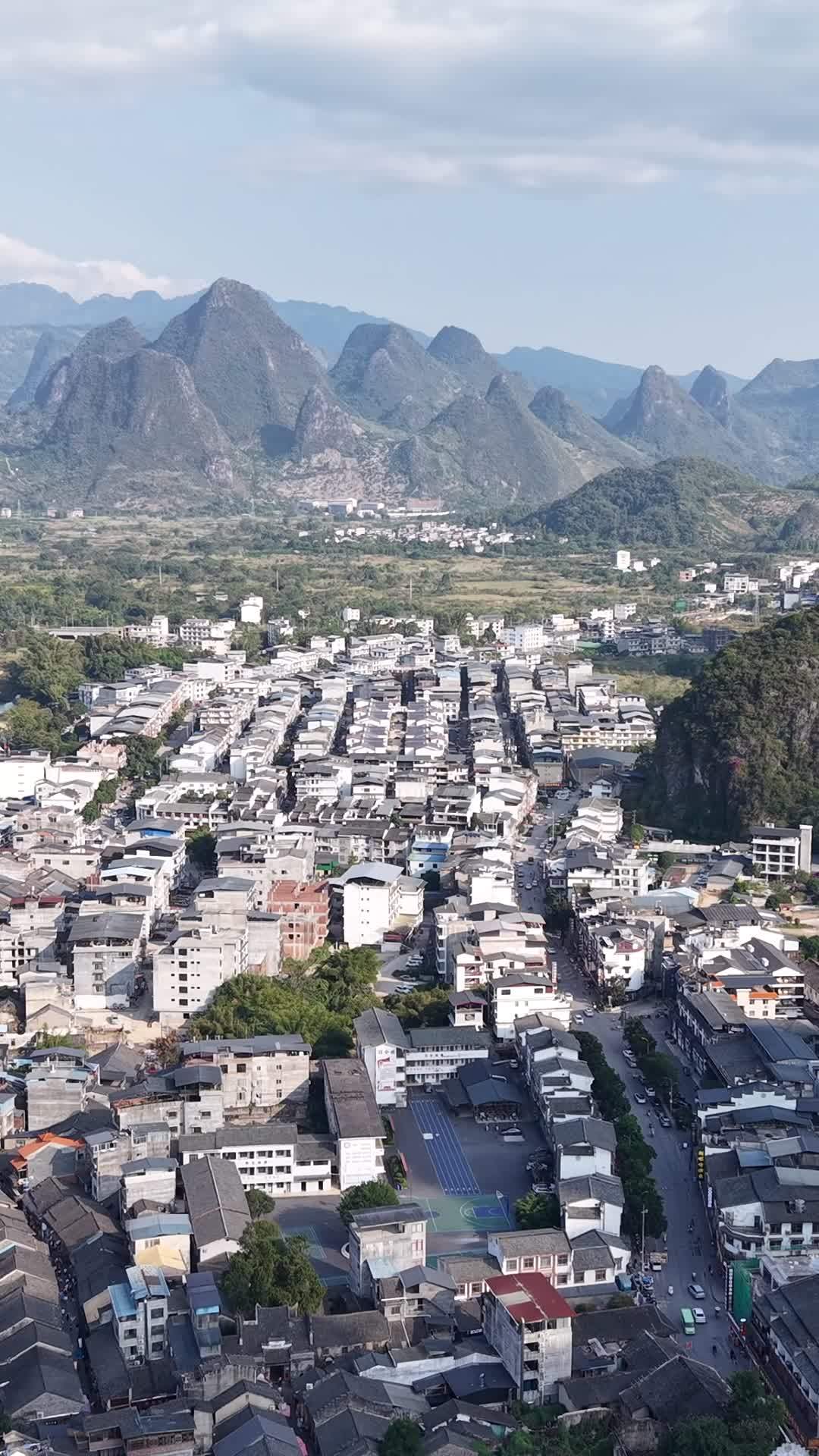城市与山川的和谐共存