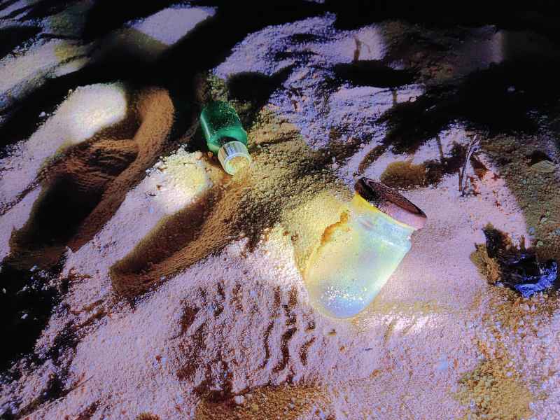 沙滩上的漂流瓶