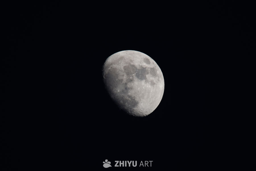 月光下的宁静之夜