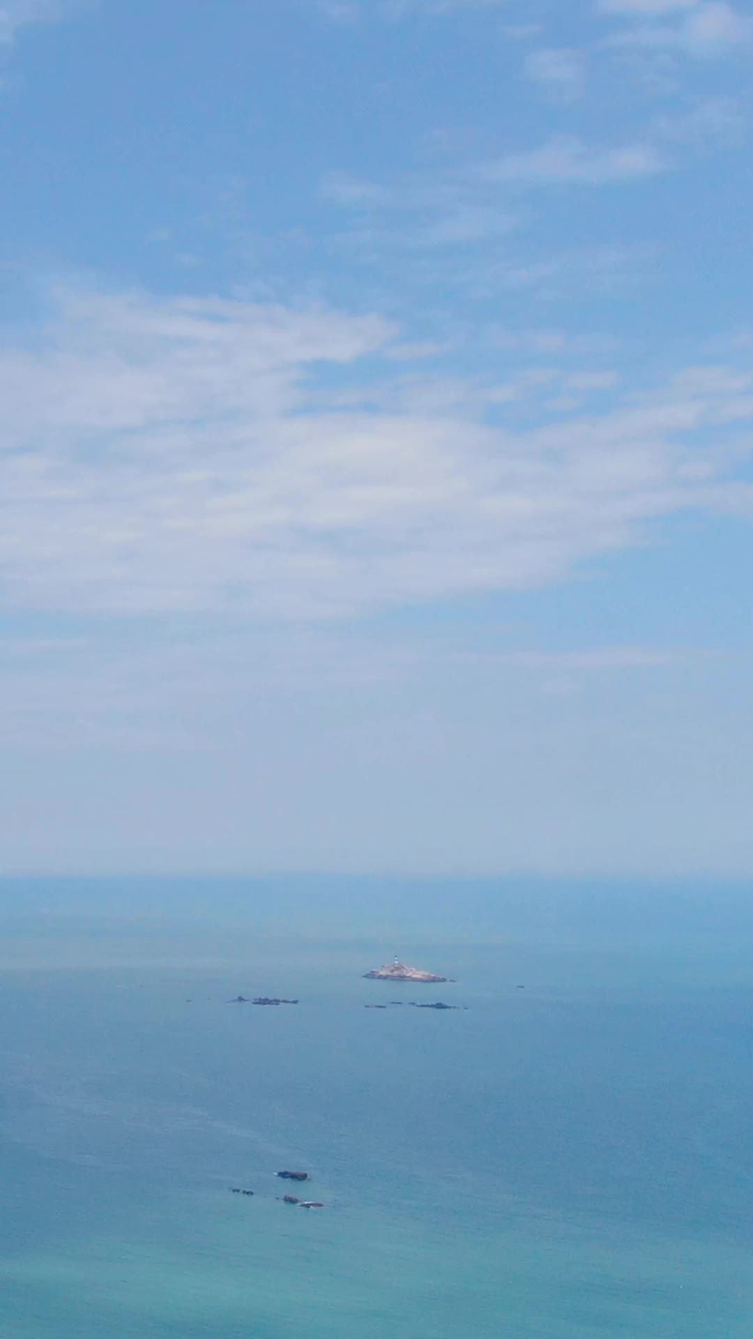 航拍蓝色海洋湄洲岛竖屏