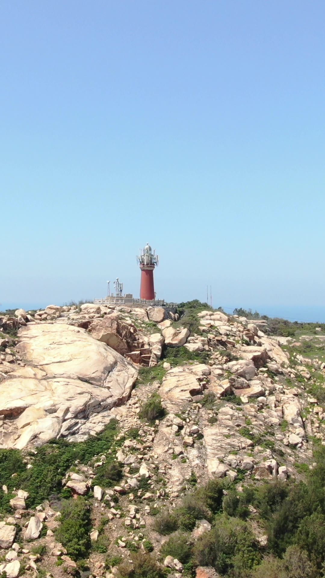  旅游景区福建湄洲岛灯塔竖屏航拍