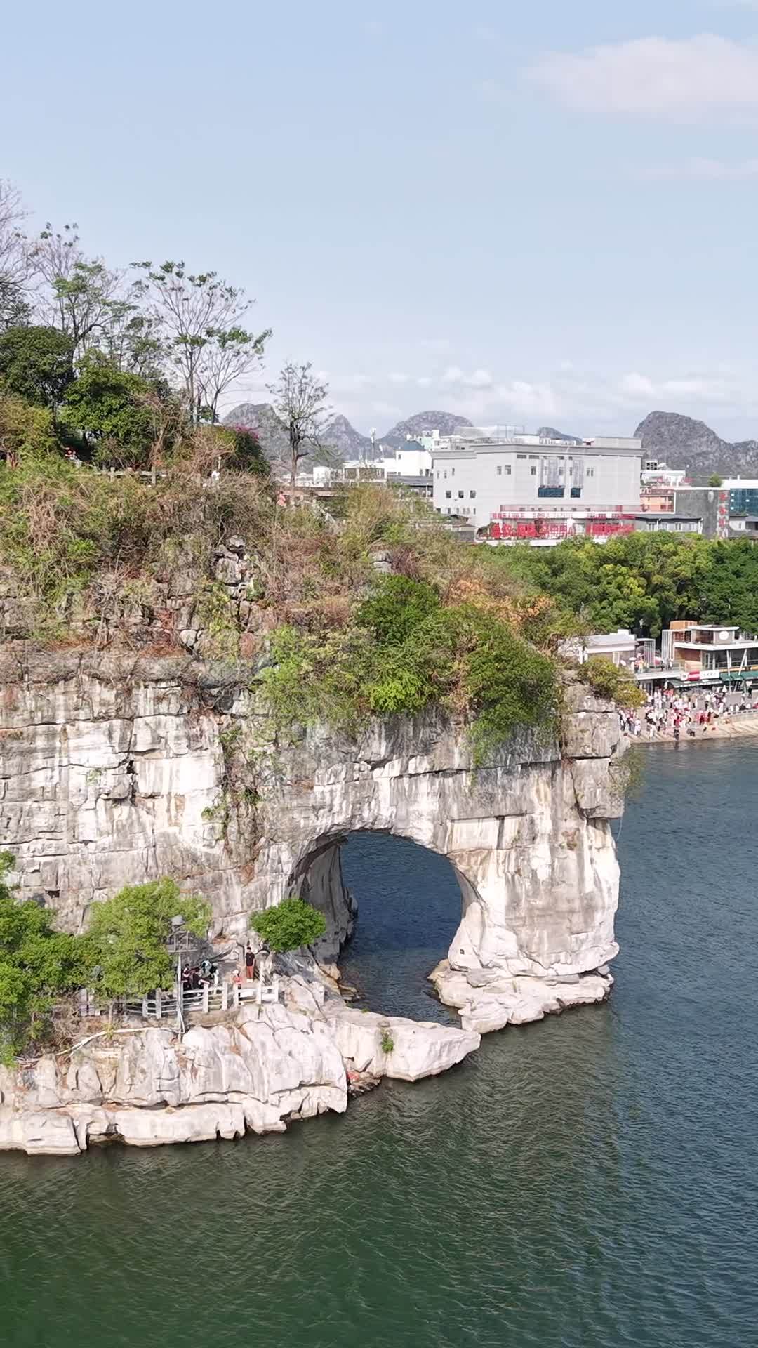 漓江石拱门奇观