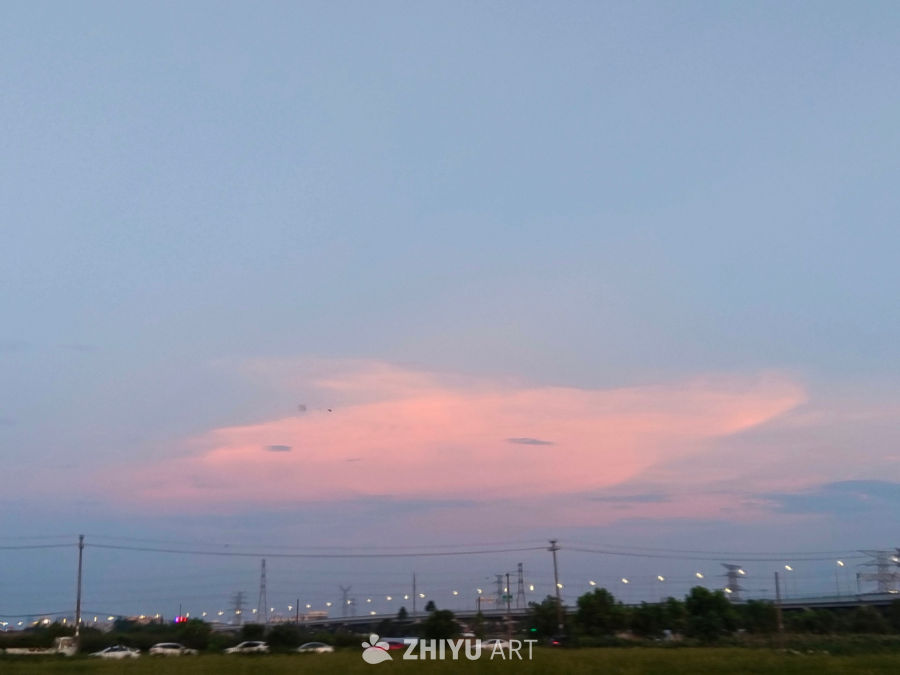 夕阳下的城市剪影