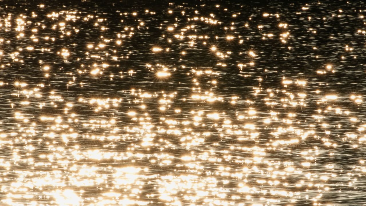 水面金色反光慢镜头4K实拍空镜
