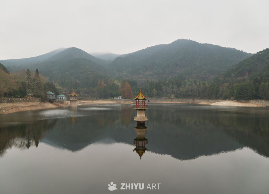 庐山芦林湖湖心亭景观