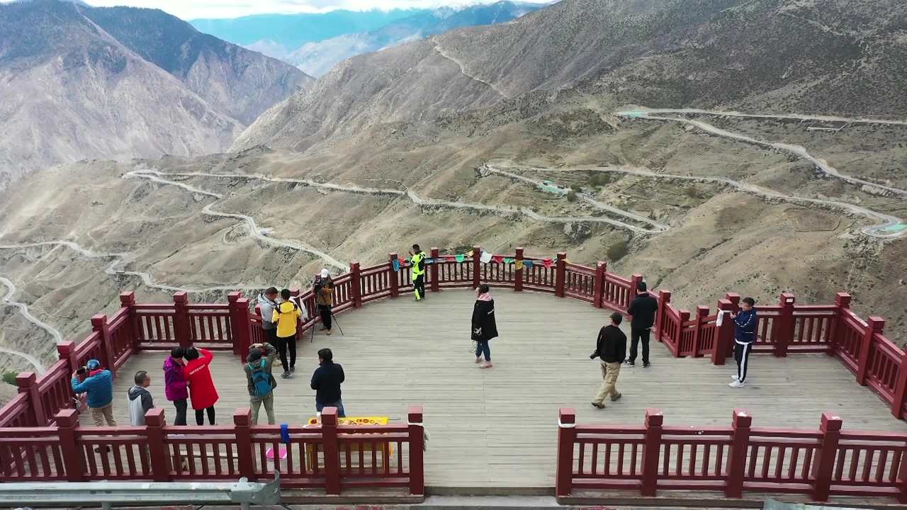 318国道邦达镇航拍风景