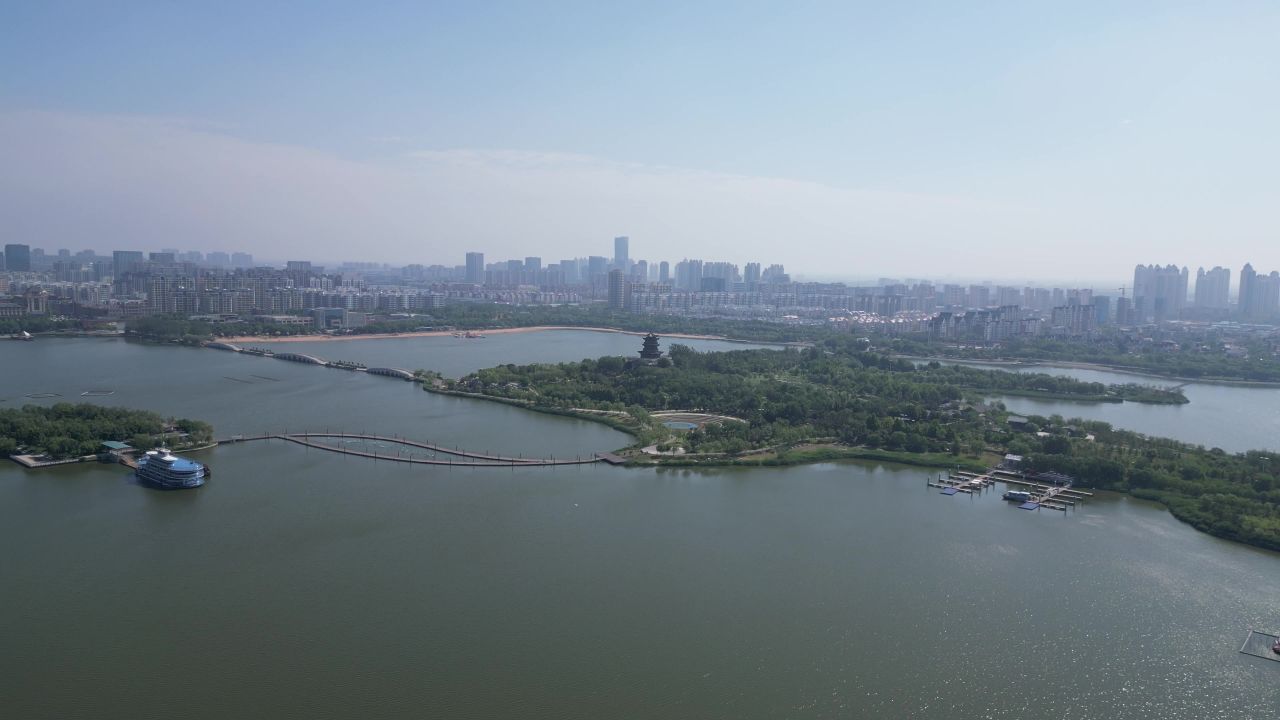 航拍山东东营清风湖公园