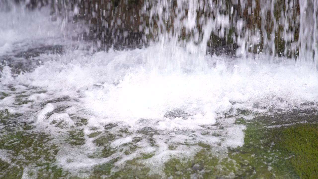 九寨沟的水瀑布以及转经筒一组 30