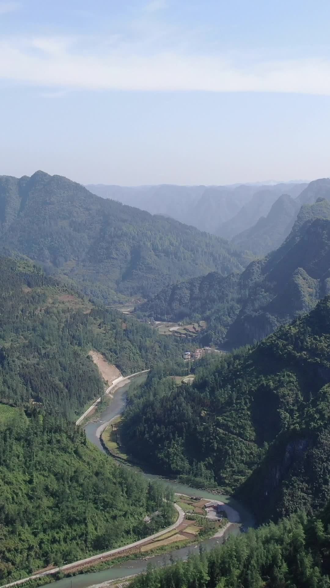 竖屏航拍瀑布流水自然风景 3