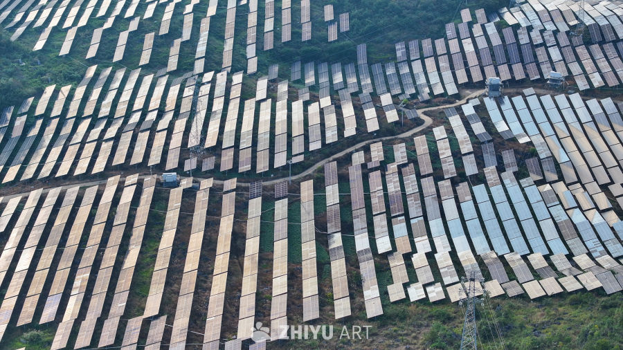 航拍贵州山区光伏发电站 新能源发电 11