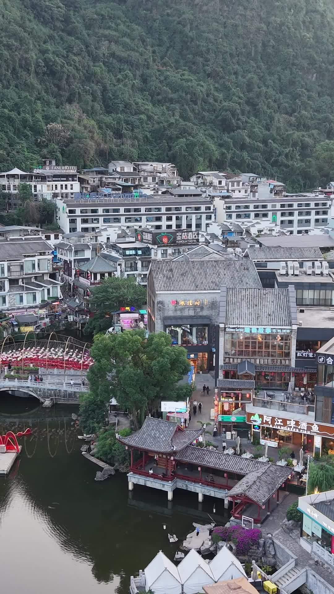 竖版航拍傍晚阳朔县城风光 