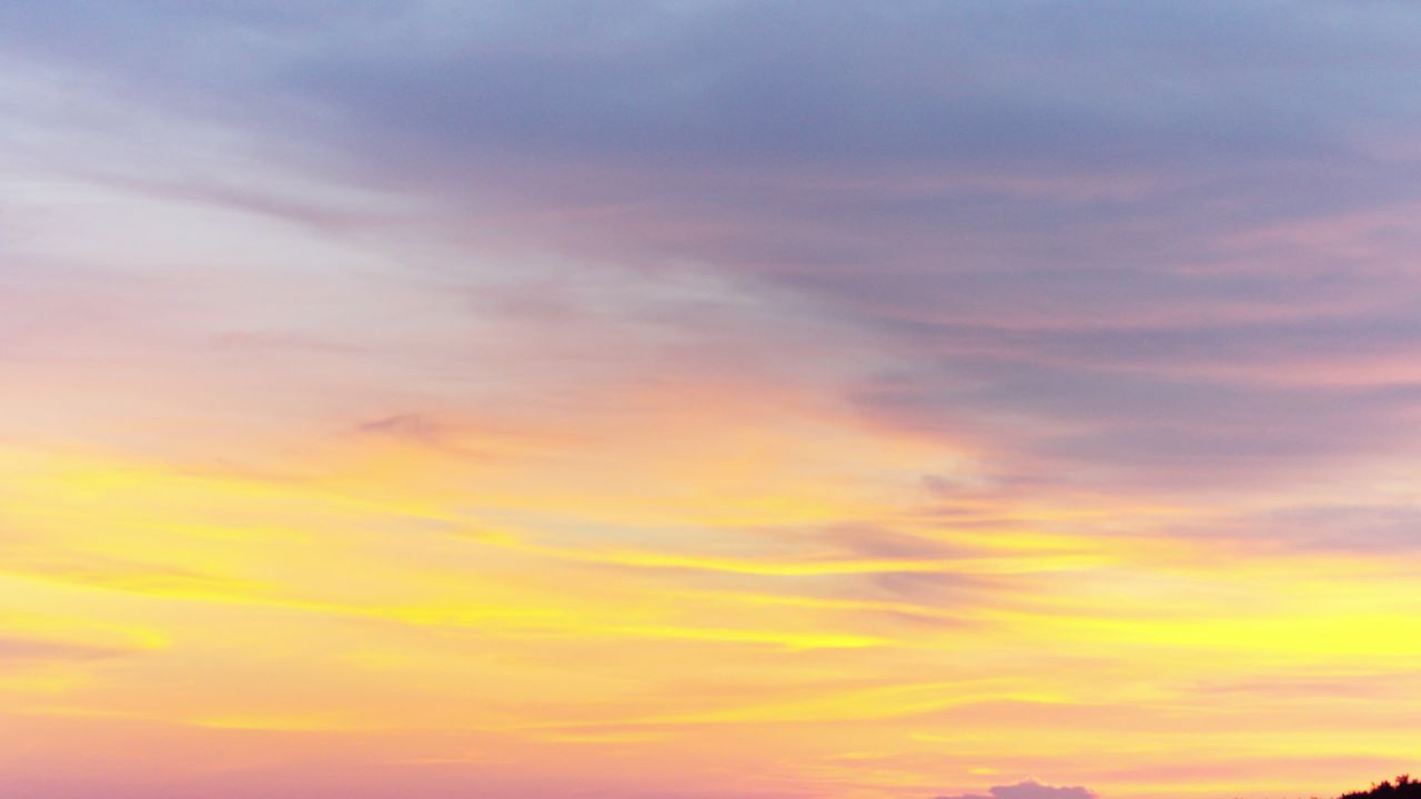 海南三亚夕阳晚霞下沙滩上的人群剪影升格-2 2025.8.8 17