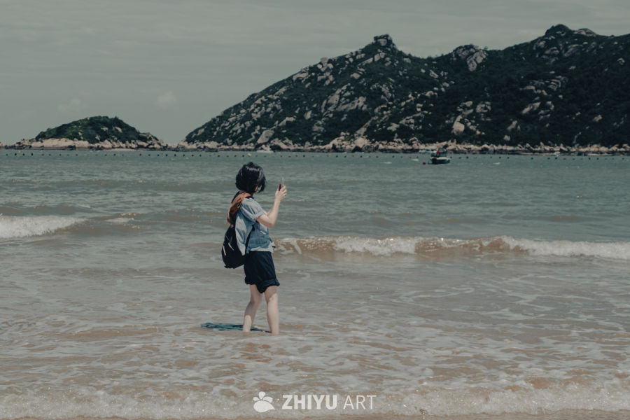 海滩上的悠闲时光